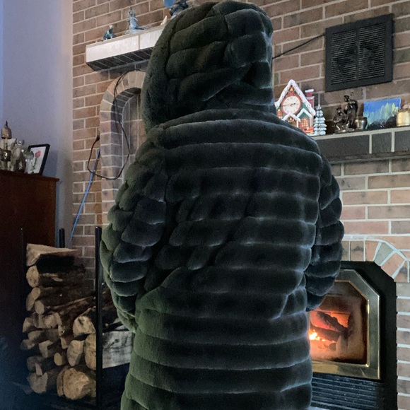 Luxurious Reversible Faux Fur Hooded Coat - Picture 3 of 9